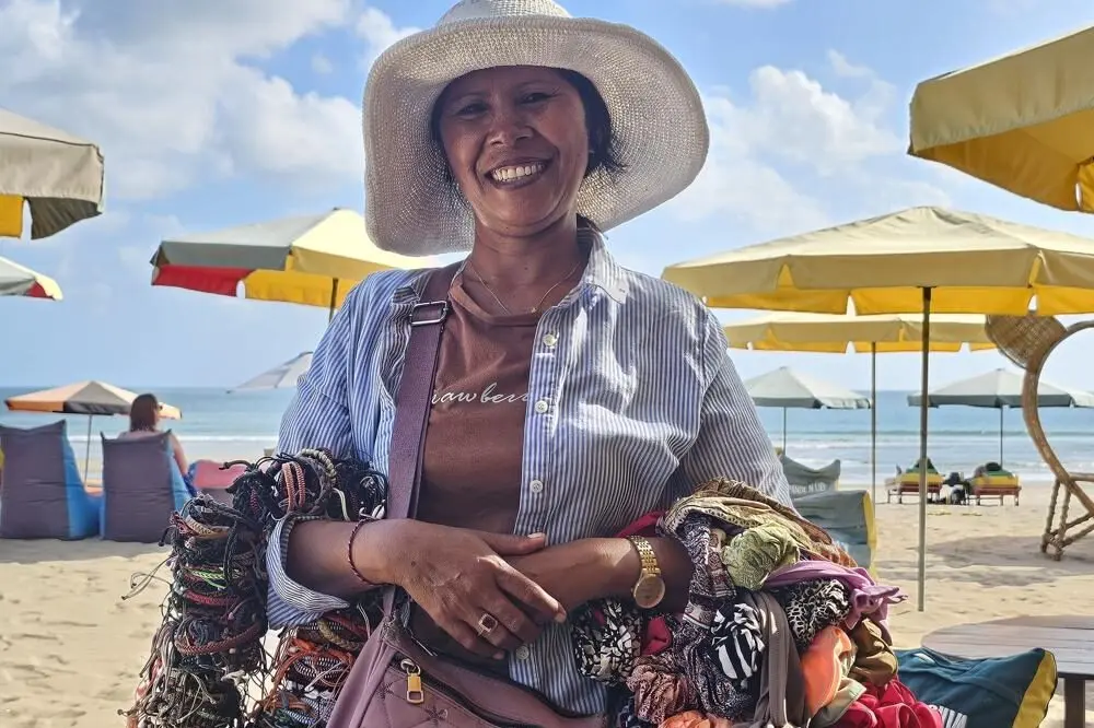Beach Seller-1000x666